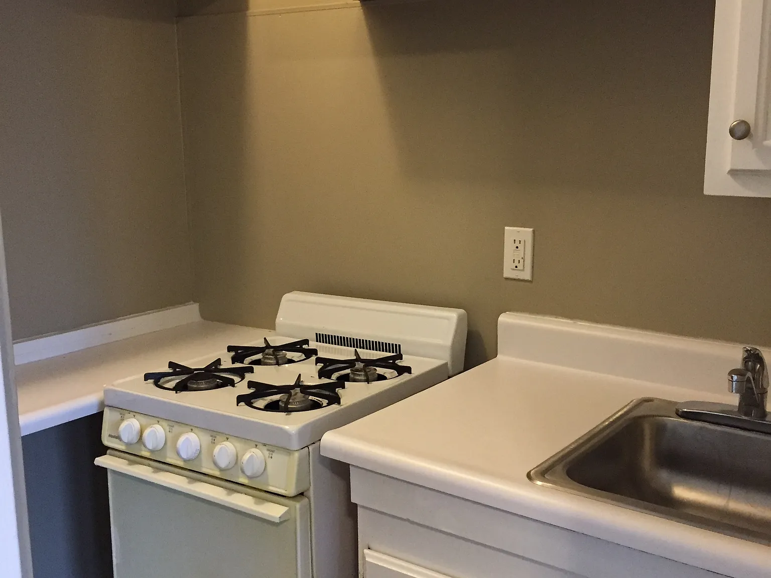 1 bed, 350 sqft, $750 — Photo 3
