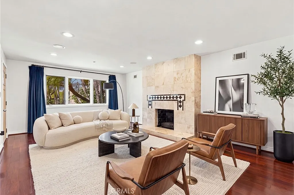 3 bed, 1998 sqft, $7,695 — Photo 4