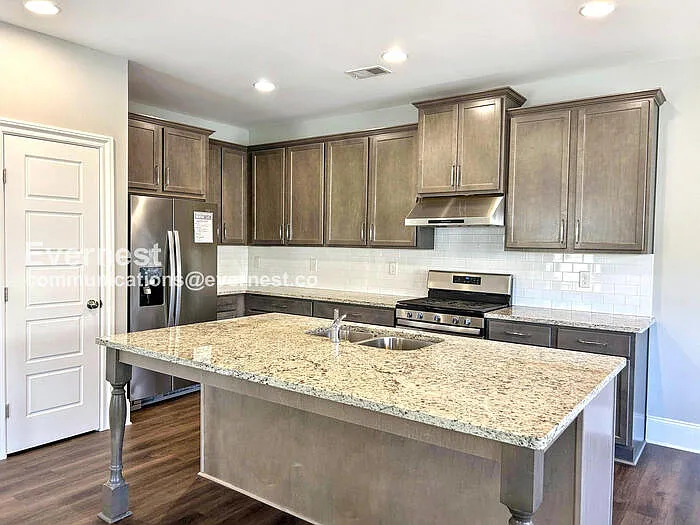 1763 Stone Hedge Dr NW — Photo 4