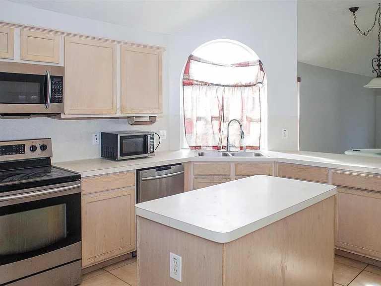 6223 Newbury Dr — Photo 9