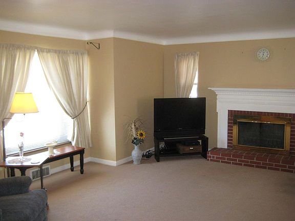 3rd image of 7046 Clovernook Ave