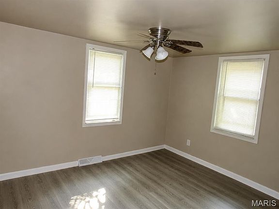 4th image of 9833 Balboa Dr