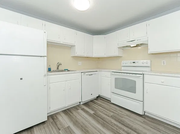 1 Karena Dr APT 4, Taunton, MA 02780