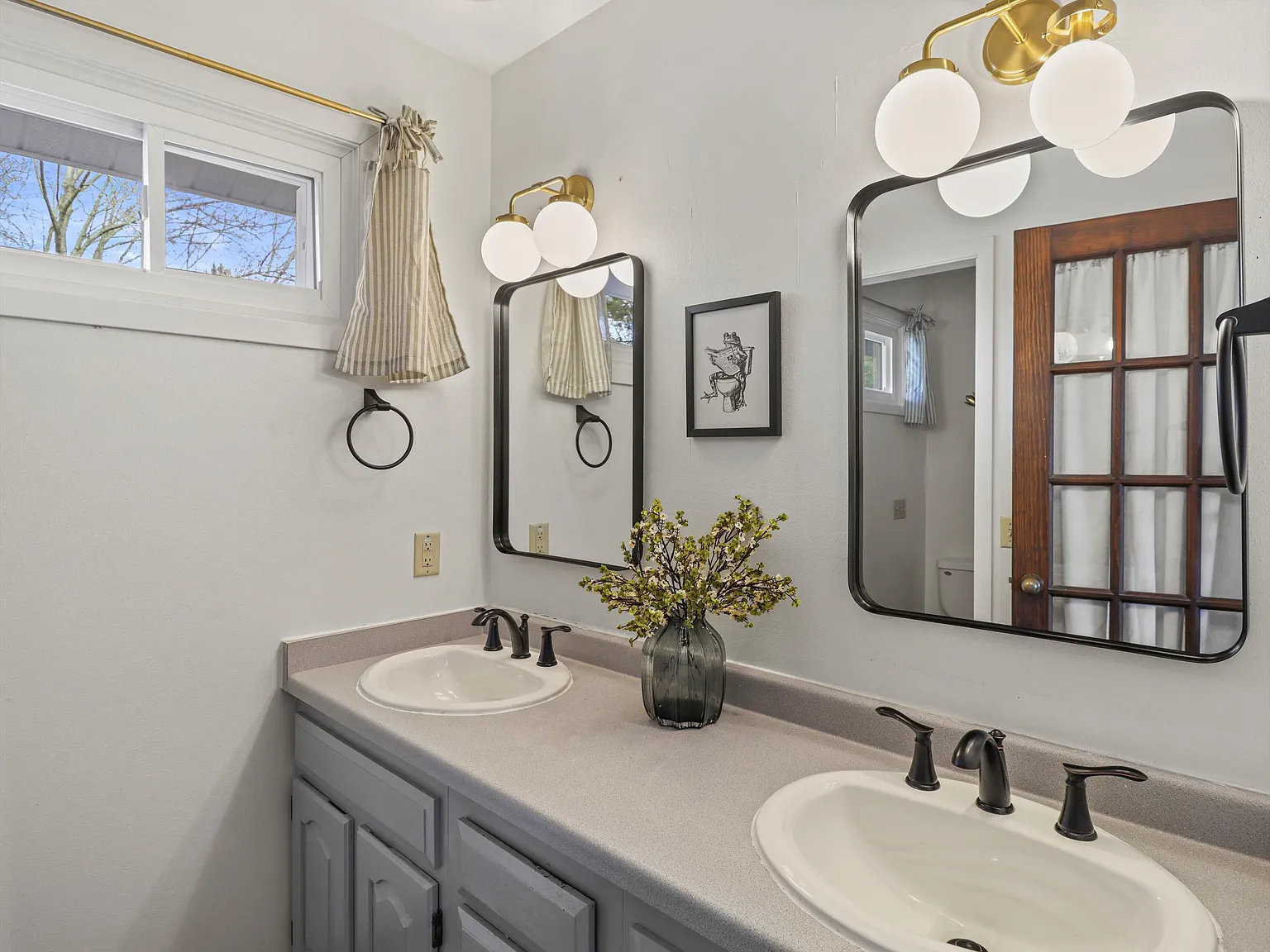 5 bed, 2650 sqft, $5,000 — Photo 4