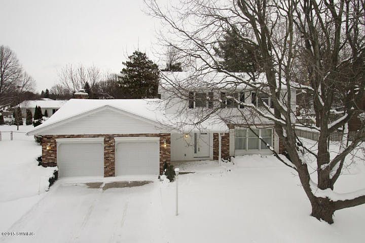 1st image of 6327 Applewood St