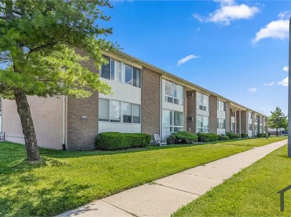 16840 E Eleven Mile Rd, Roseville, MI