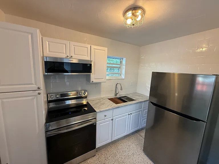 421 SW 9th St #3A — Photo 9