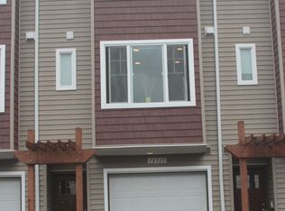 10715 NE Gateway Pl, Hillsboro, OR 97006
