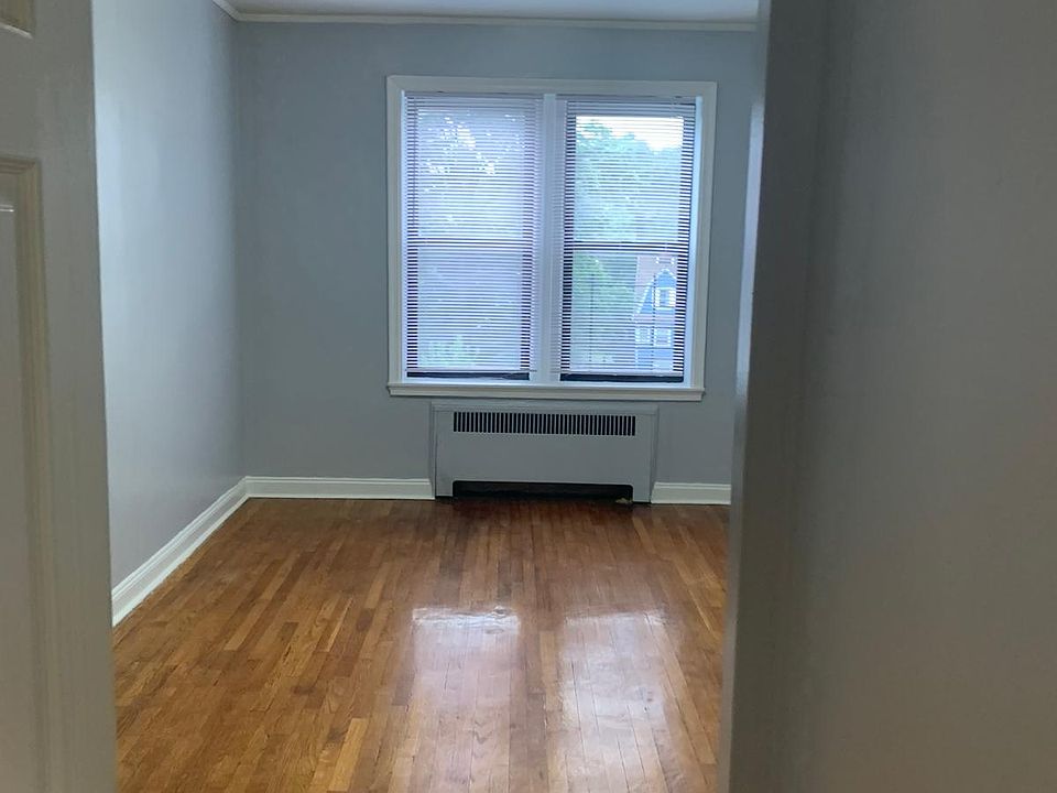 1st image of 33 S Munn Ave APT 3B
