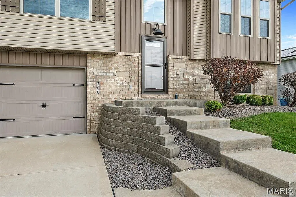 4 bed, 2.5 bath, 1600 sqft, $2,300 — Photo 3