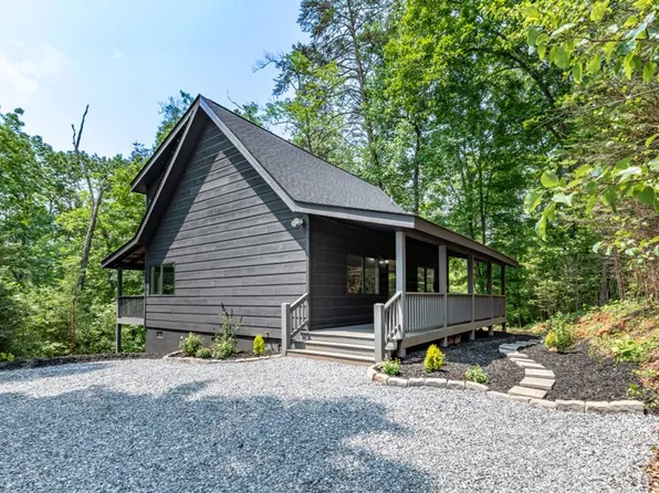 235 Red Bud Ln, Hiawassee, GA 30546