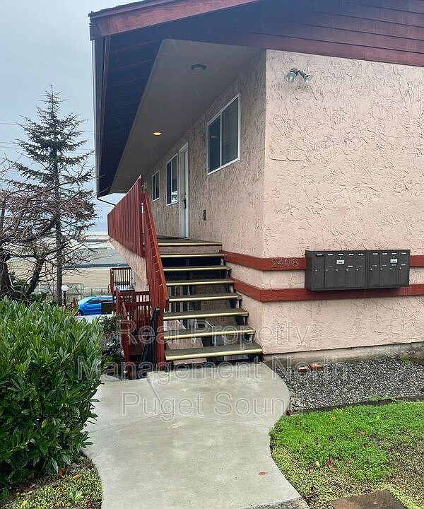 1st image of 2408 Grand Ave APT 1