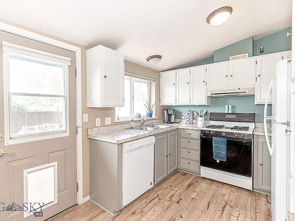 2nd image of 714 Oakwood Dr