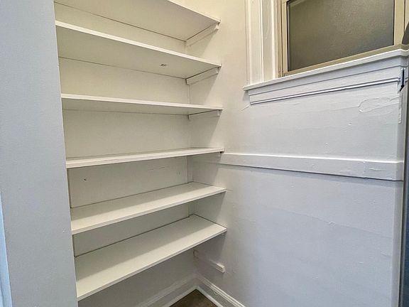 3rd image of 6603 N Greenview Ave #G