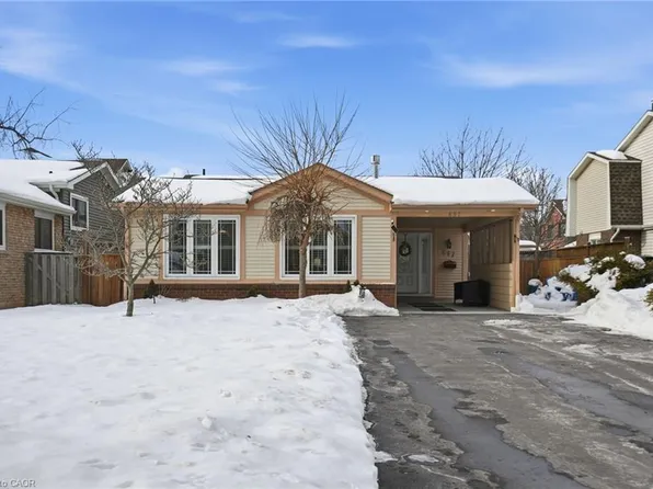 697 Lomond Cres, Burlington, ON L7L 2N8