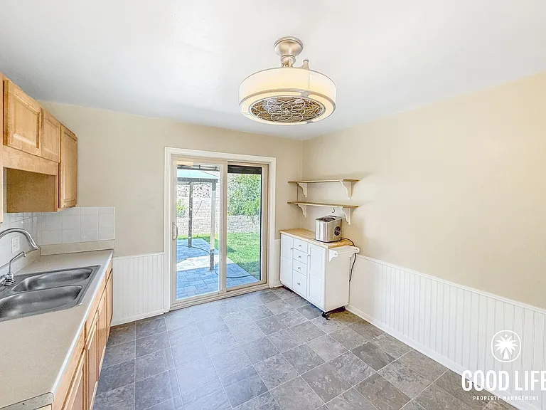 4034 Aragon Dr — Photo 6