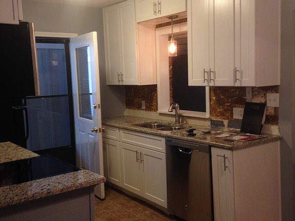 Bright, open Kicthen