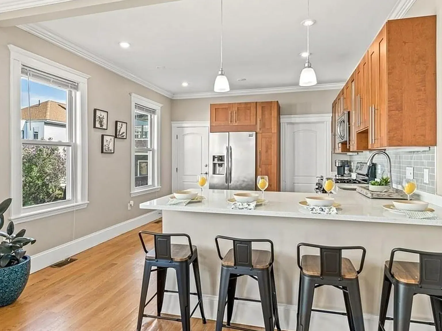 4 bed, 1.5 bath, 1250 sqft, $3,650 — Photo 2