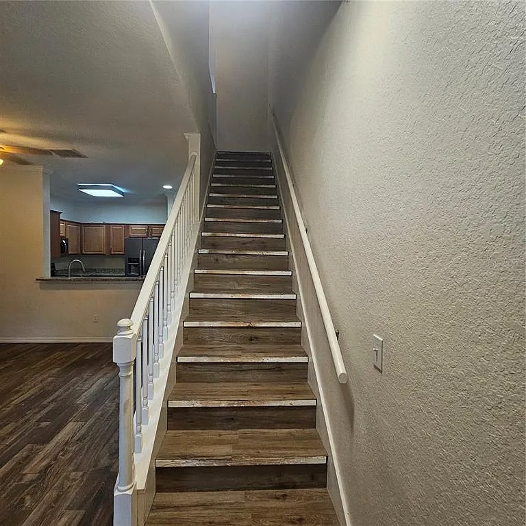 2 bed, 2.5 bath, 1278 sqft, $1,900 — Photo 2