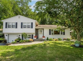 20 Old Black Point Rd E, Niantic, CT 06357