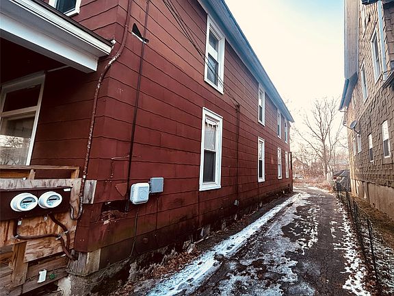 2nd image of 197 Oak St