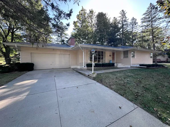 1525 S Harlem Ave, Freeport, IL 61032