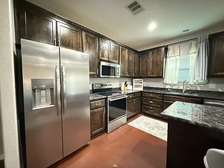 107 Ironway Dr — Photo 3