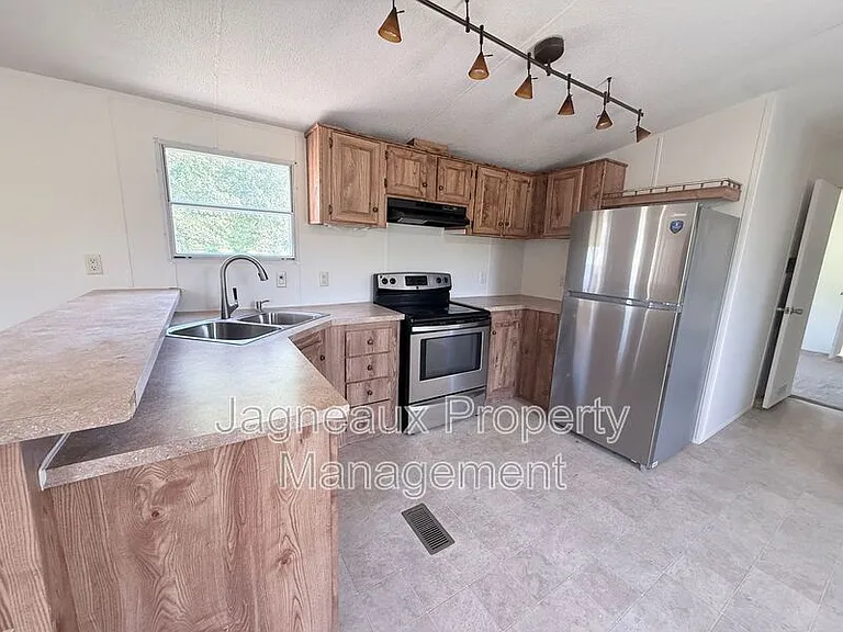 840 Sim Portie Rd — Photo 6