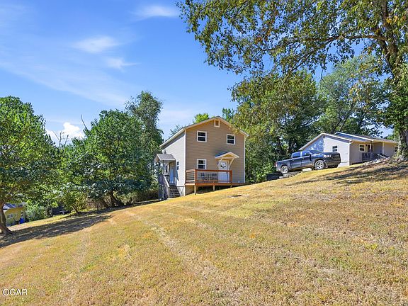 3rd image of 403 Beaver Cir