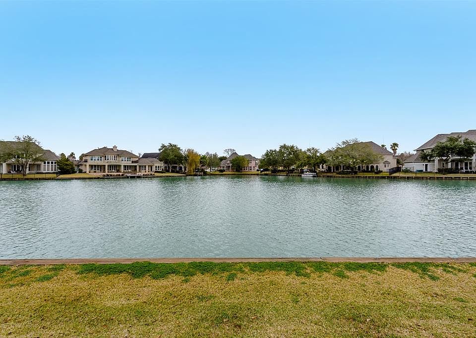 1st image of 2711 Lakeside Village Dr