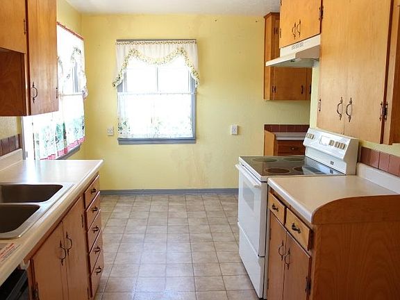 4th image of 2221 NW Baltimore Cir