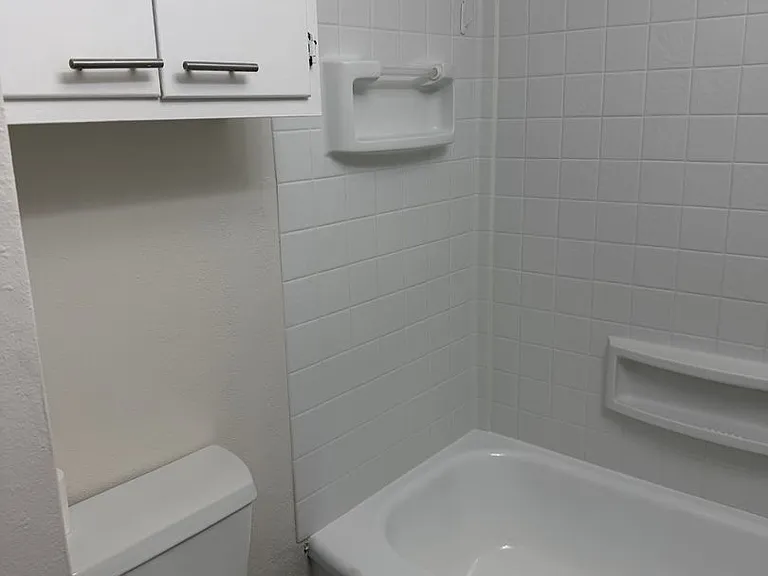 990 W 10th Ave — Photo 11