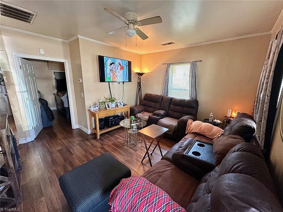 2nd image of 1206 Vernon Pl