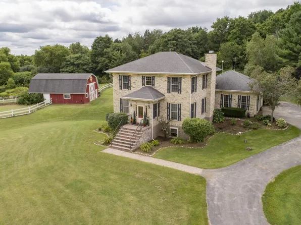 N1483 Coolidge ROAD, Oconomowoc, WI 53066