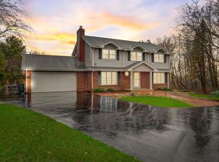 W311S6176 Hunters Xing, Mukwonago, WI 53149