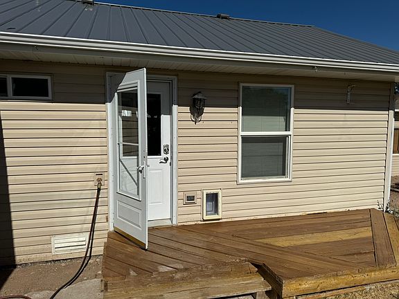 Entrance to lockoff room