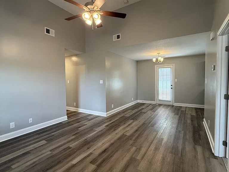 255 Illinois Ave — Photo 5