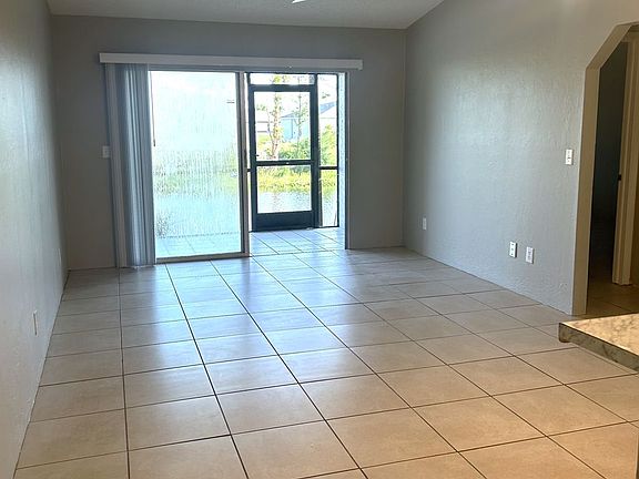 3rd image of 829 Gleason Pkwy APT 5