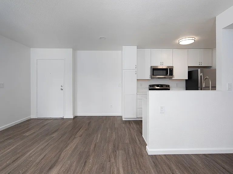 Mission Pacific Apartments — Photo 113