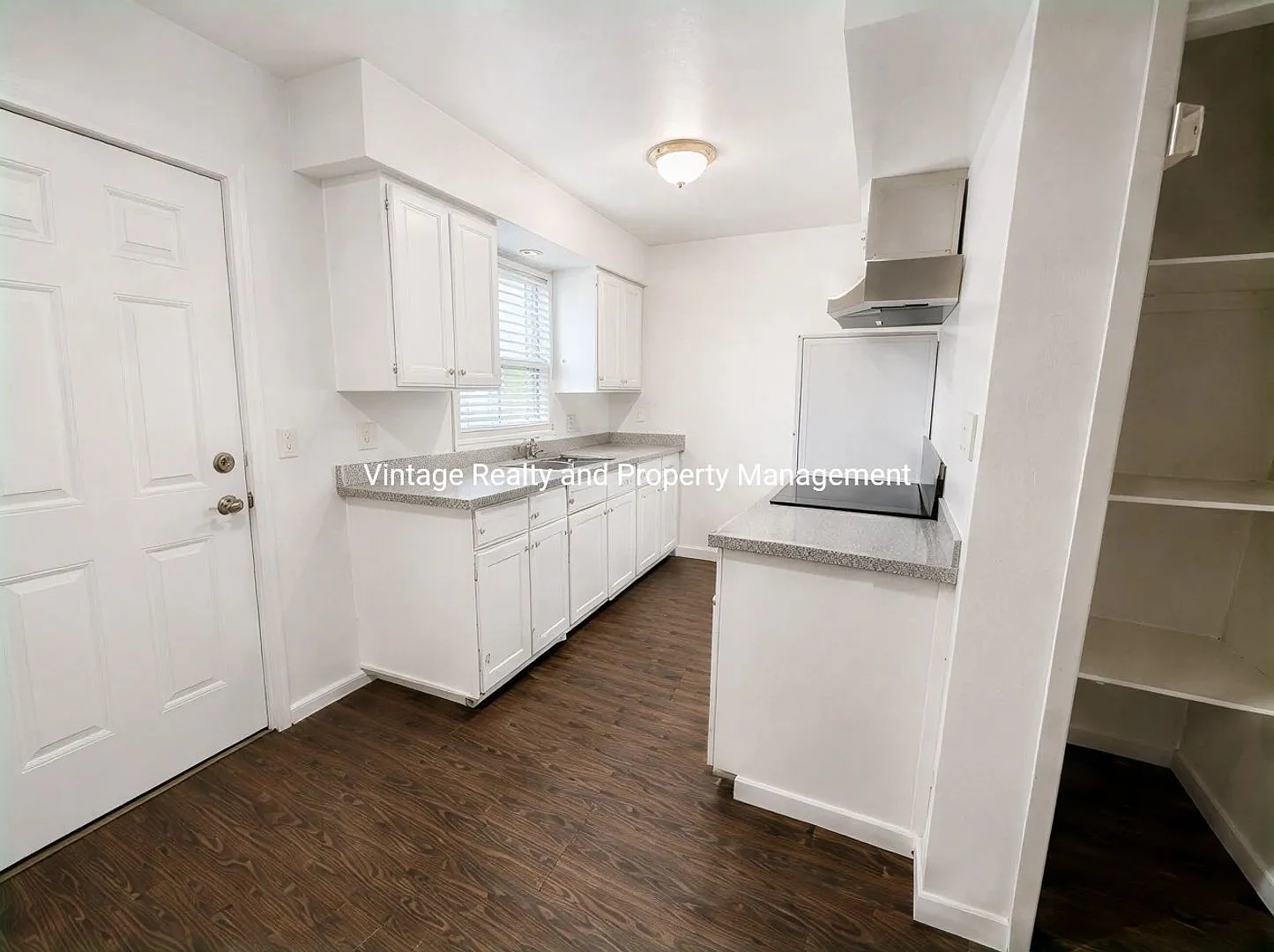 Updated 2-bedroom, 1 bathroom Tri-plex unit located in North Stockton. — Photo 3