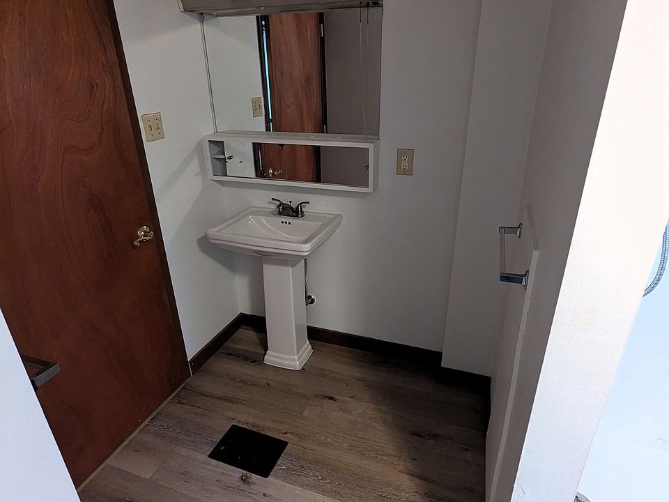 Bathroom sink