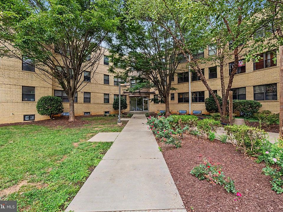 1st image of 210 Oakwood St SE APT 101