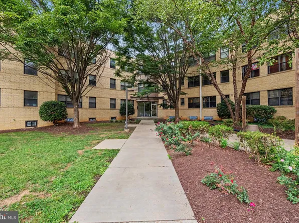 210 Oakwood St SE APT 101, Washington, DC 20032