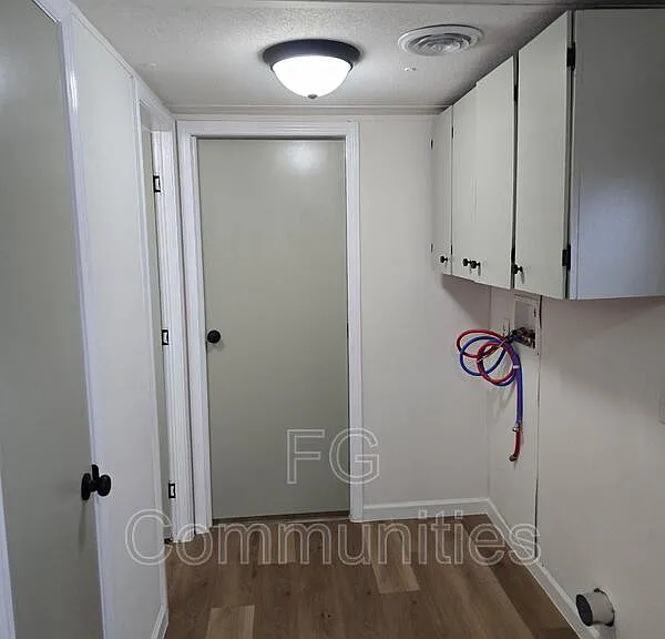 100 2nd Ave SE #C — Photo 6