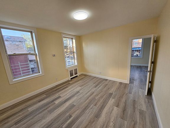 3rd image of 2717 Lurting Ave #3