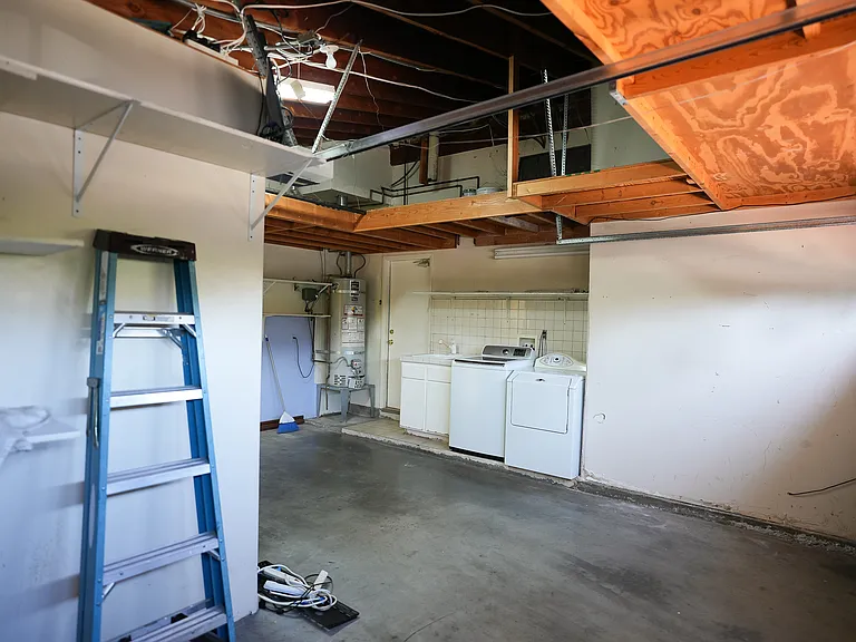 18129 Hatteras St — Photo 27