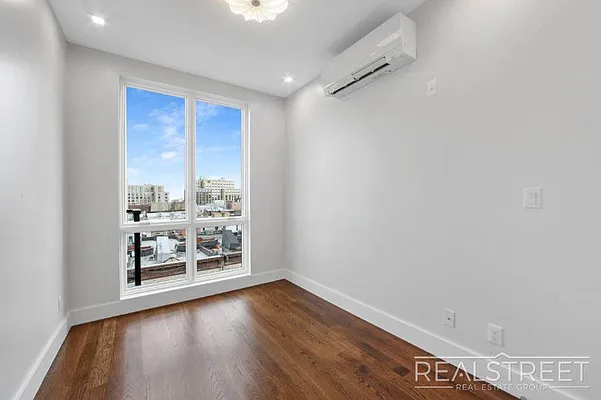 Rented by Real Street Inc | media 11