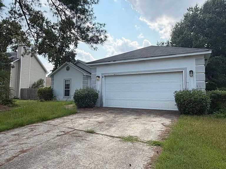 199 Amelia Dr W — Photo 2