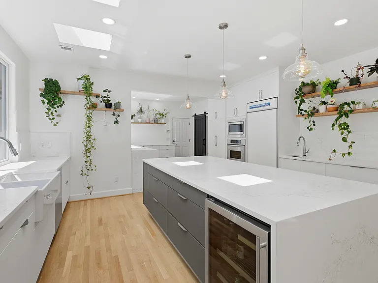 227 NW Seblar Dr — Photo 12