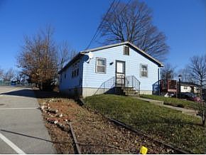 3rd image of 40 1/2 Arlington St